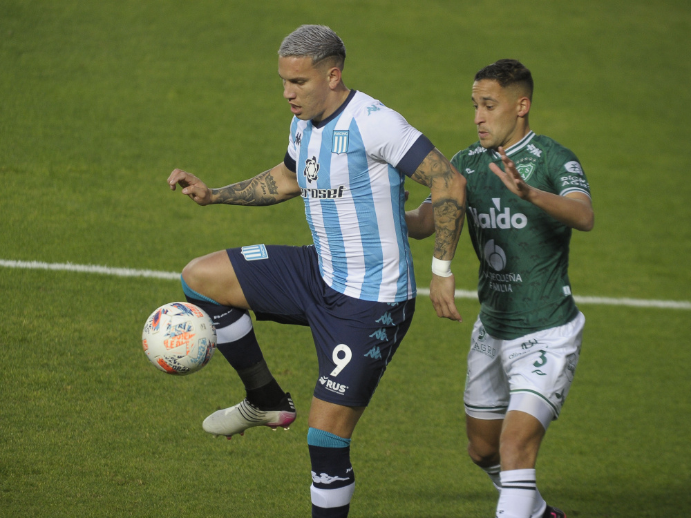 Racing venció 1-0 a Sarmiento