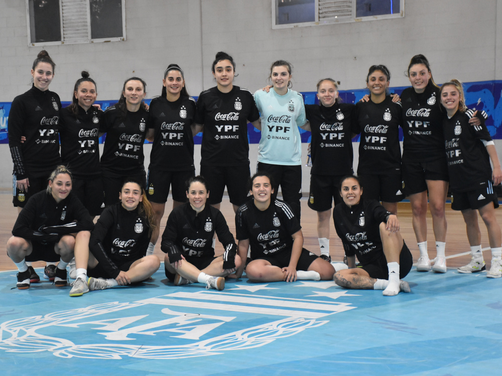 Último entrenamiento de la Selección femenina de futsal antes de viajar a Brasil