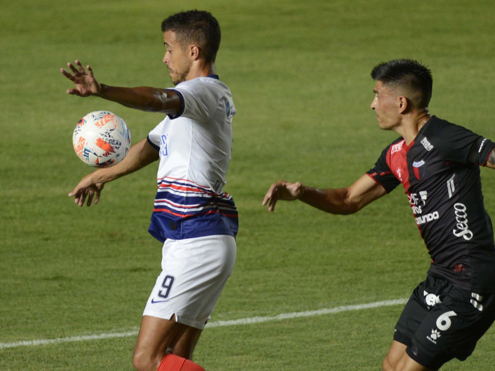 Colón derrotó a San Lorenzo 2-0