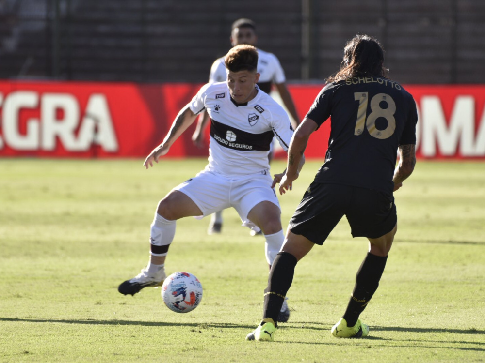 Racing le ganó 2-0 a Platense