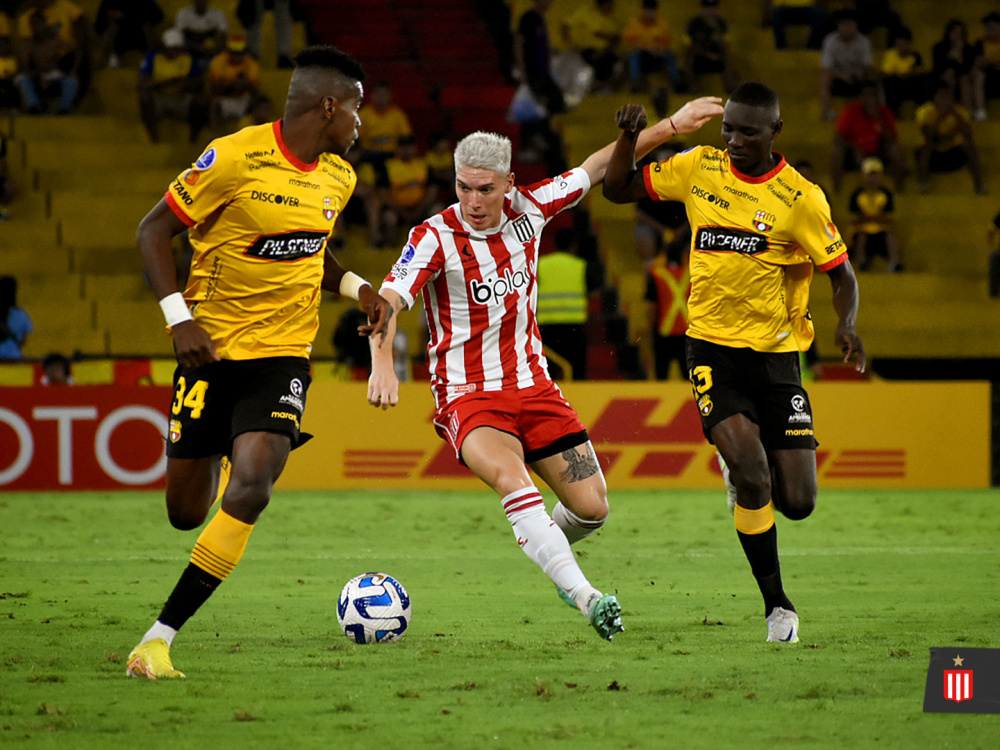 Estudiantes cayó 2-1 ante Barcelona, en Ecuador 