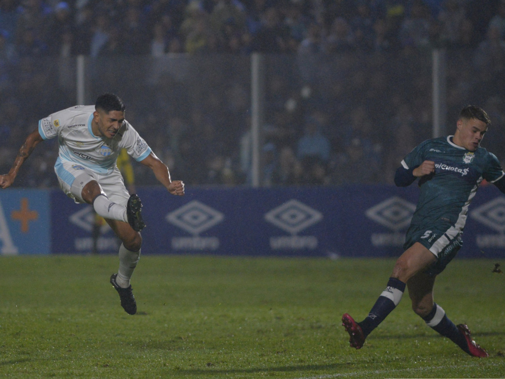 Atlético Tucumán superó 2-0 a Gimnasia