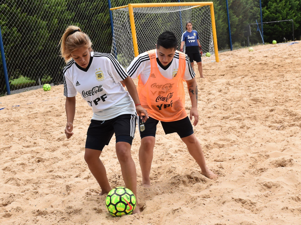 La Selección Femenina de Fútbol Playa se entrenó esta mañana en Ezeiza