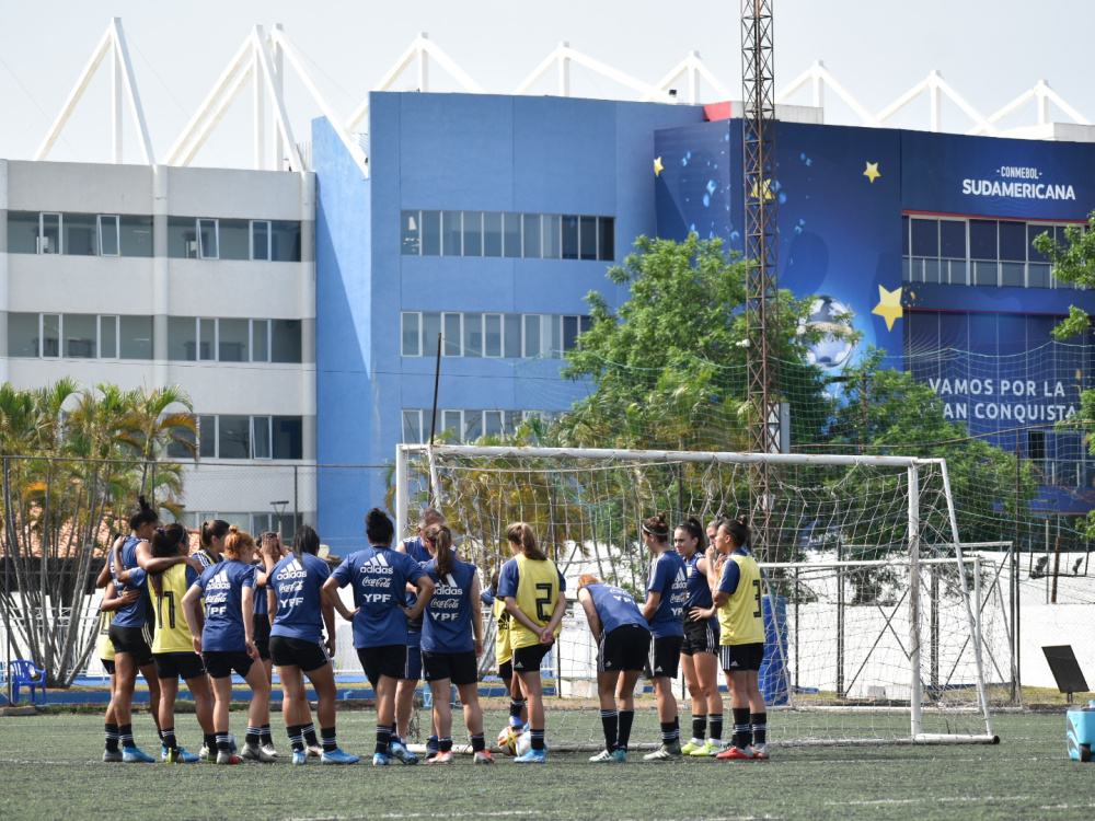 La Selección Femenina entrenó antes del partido con Paraguay