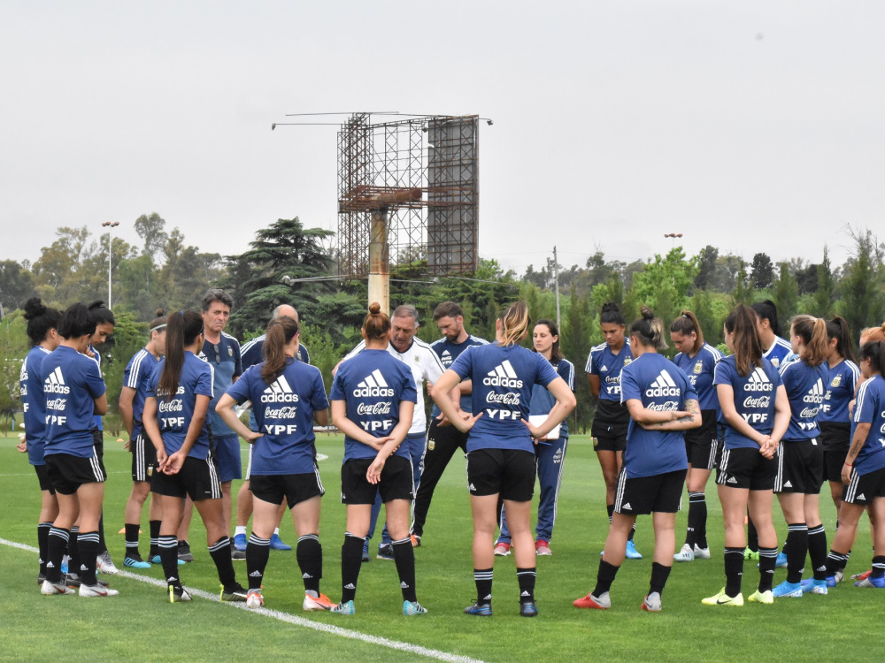 Primera jornada de entrenamiento para la Selección Femenina