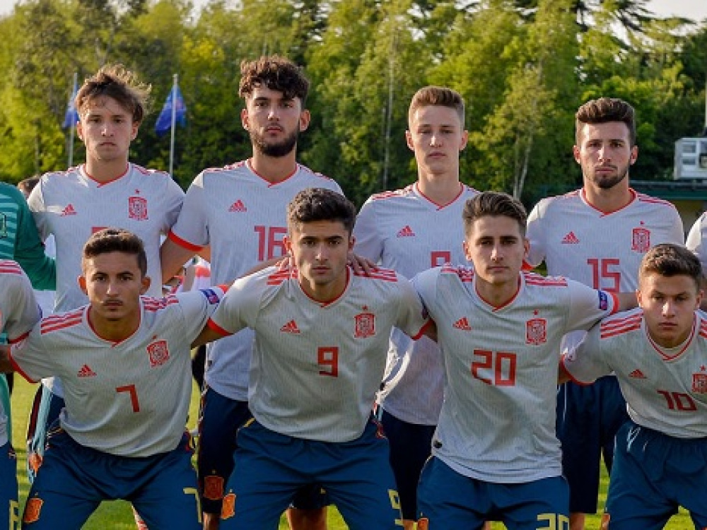 Primer rival: España