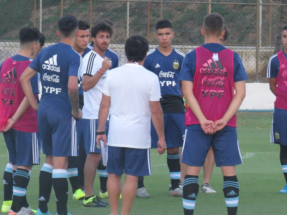 Última sesión antes del encuentro frente a Camerún