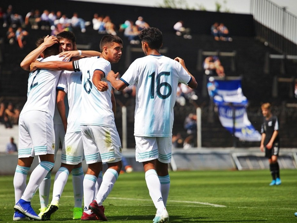 Delegación completa de la Selección Sub 17 mundialista