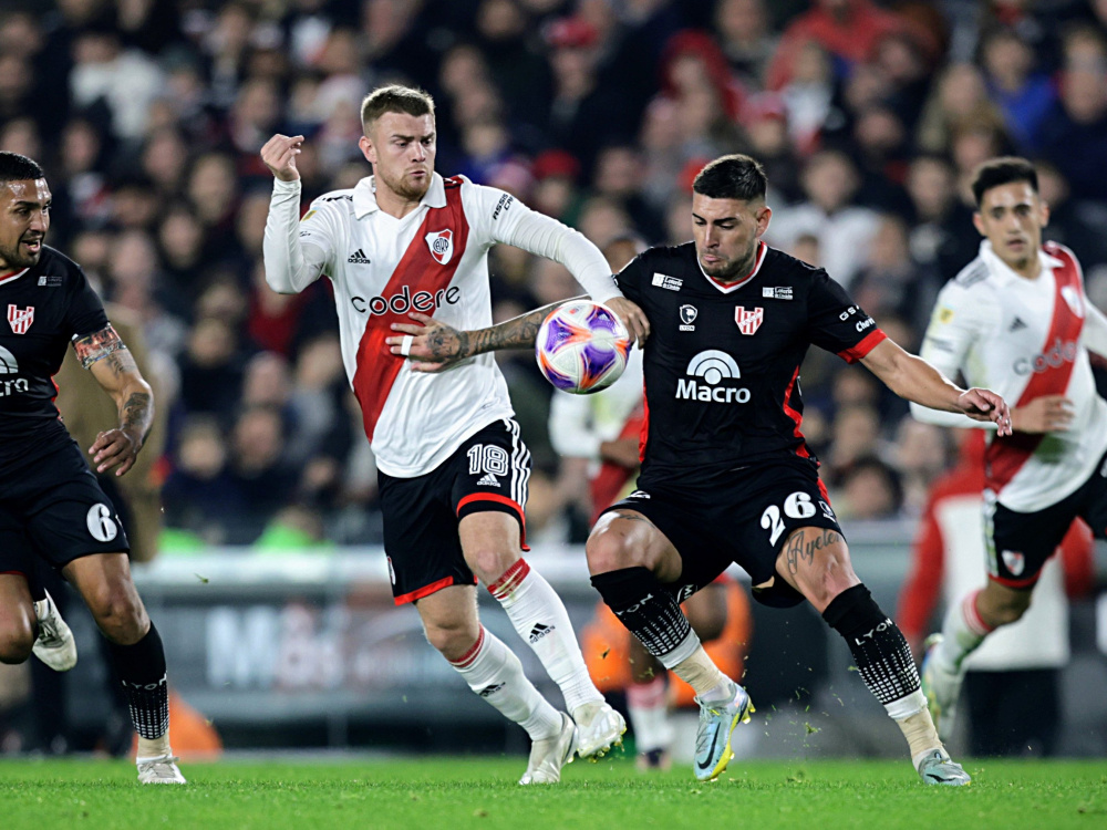 En su cancha River le ganó 3-1 a Instituto 