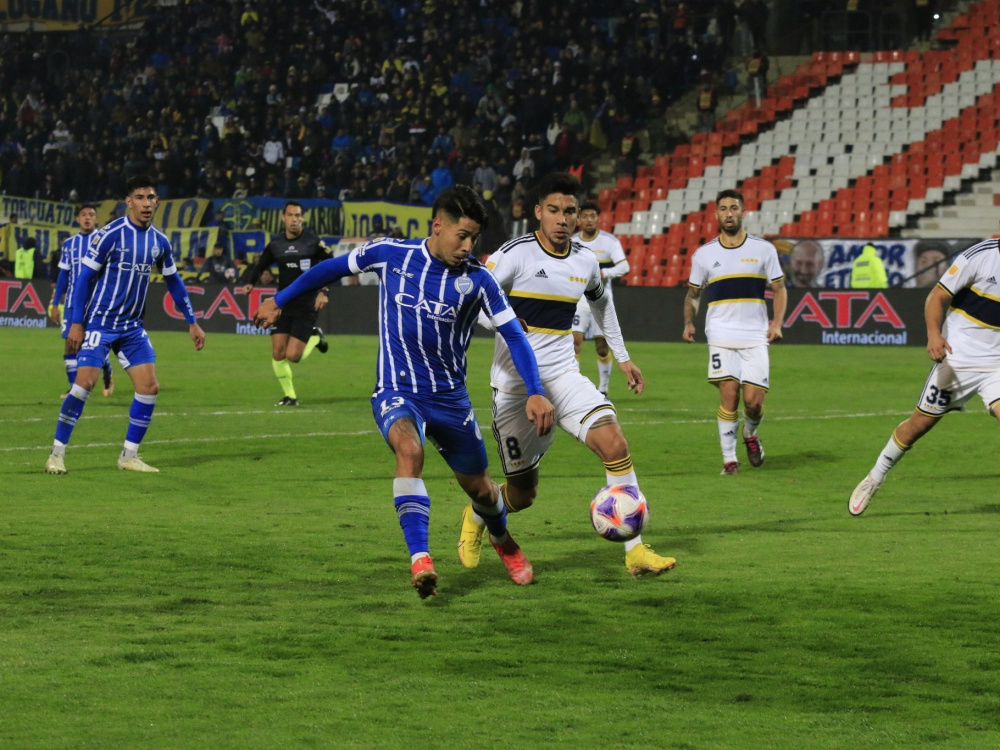 Godoy Cruz superó a Boca 4-0