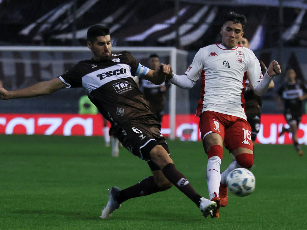 Huracán superó por penales a Platense y avanzó de ronda