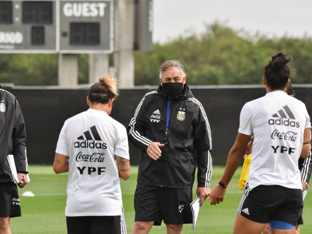 Carlos Borrello palpita el debut ante Brasil