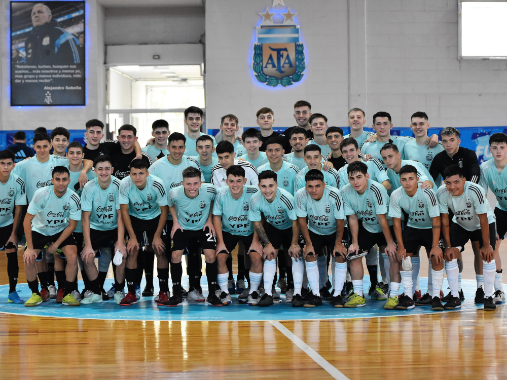 Las Selecciones Sub 18 y Sub 21 hicieron una hora de futsal en forma conjunta