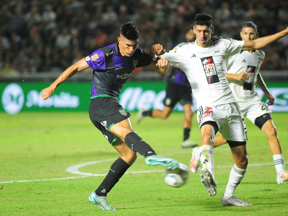 Banfield venció 2-0 a Deportivo Riestra