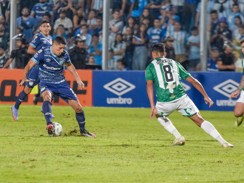 Banfield superó 3-0 a Atlético Tucumán