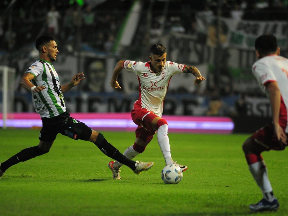 Huracán venció 4-2 por penales a Villa Mitre, tras el 0-0 en tiempo reglamentario
