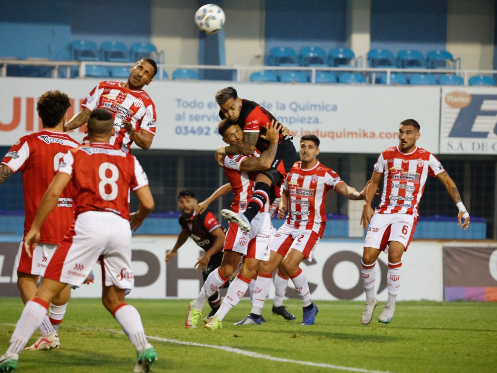 Por los 32avos. de final, Talleres (RdE) venció 2-1 a Instituto