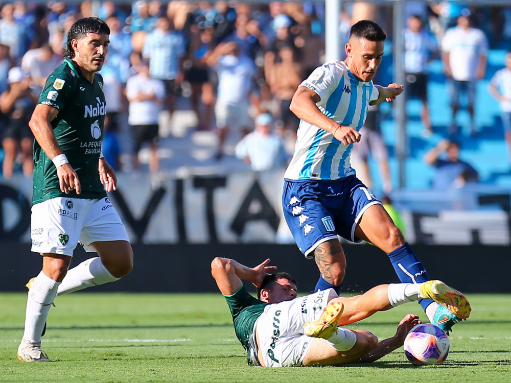 Racing superó a Sarmiento