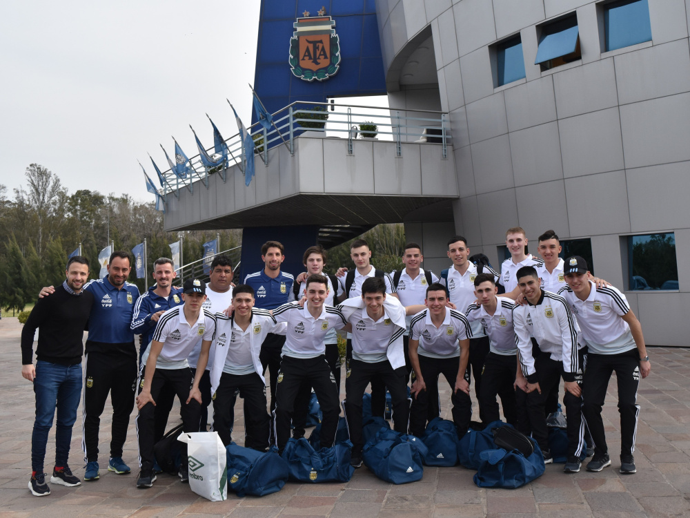La Selección Sub 20 de Futsal se entrenó y luego partió hacia Chile
