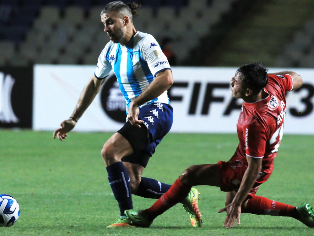 Racing derrotó 2-0 a Ñublense 