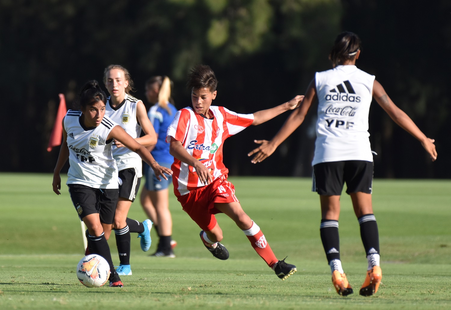 Amistoso en la práctica vespertina de la Sub 20 Femenina