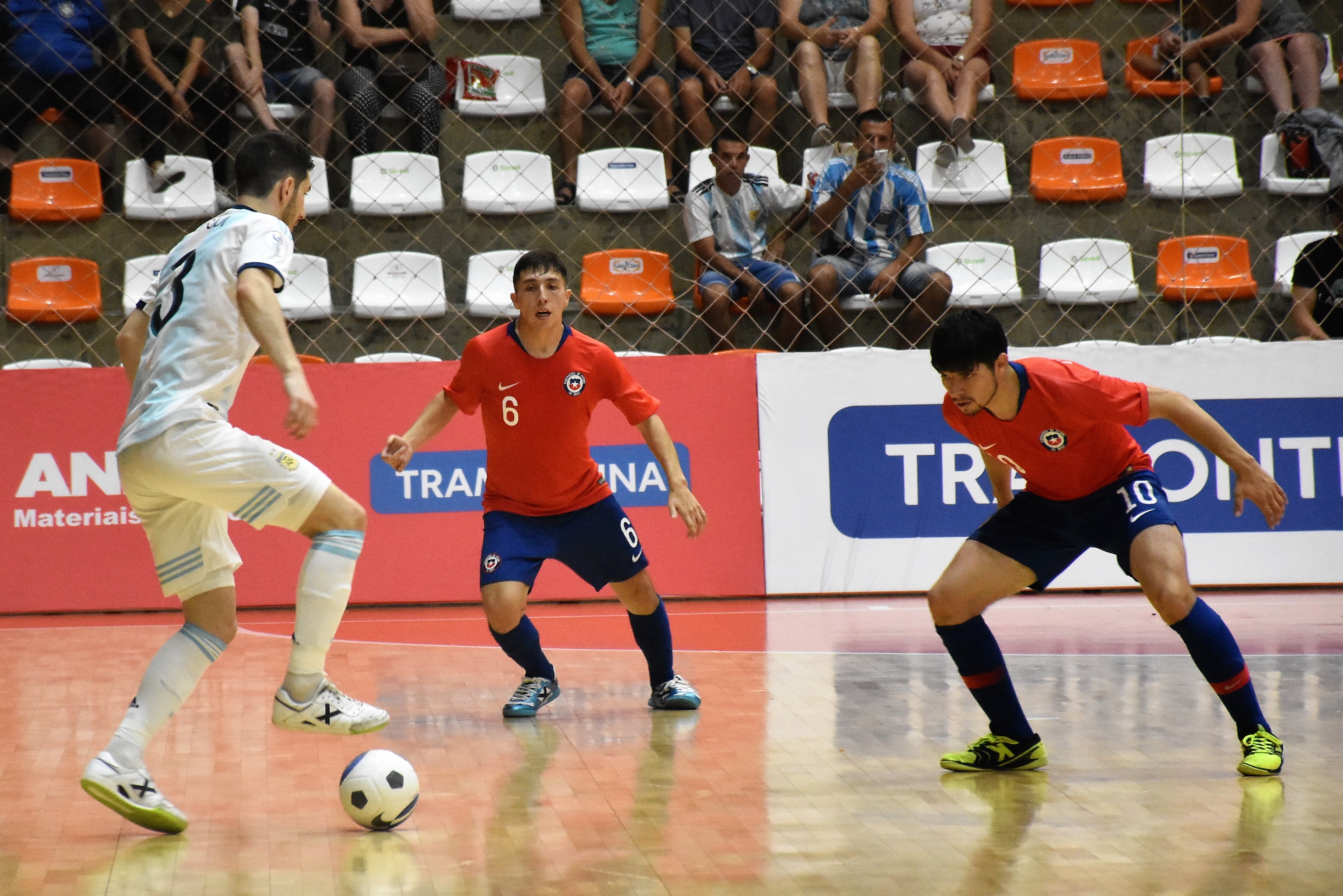 Argentina superó a Chile y es líder del Grupo B en las Eliminatorias de Futsal