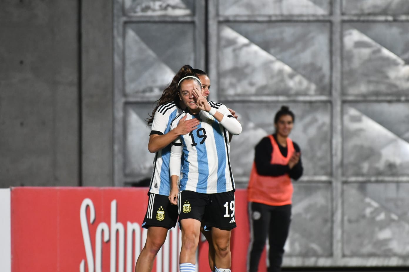 La Selección Femenina Argentina goleó 4-0 a Perú en su partido despedida