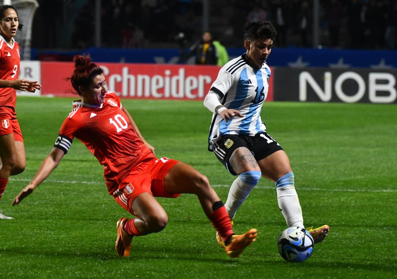 La Selección Femenina Argentina goleó 4-0 a Perú en su partido despedida