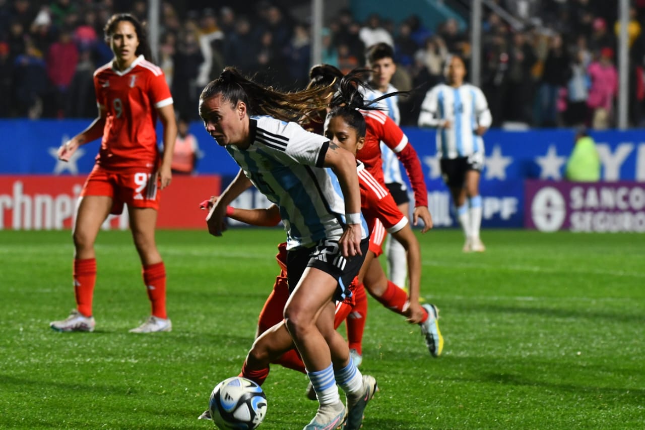 La Selección Femenina Argentina goleó 4-0 a Perú en su partido despedida