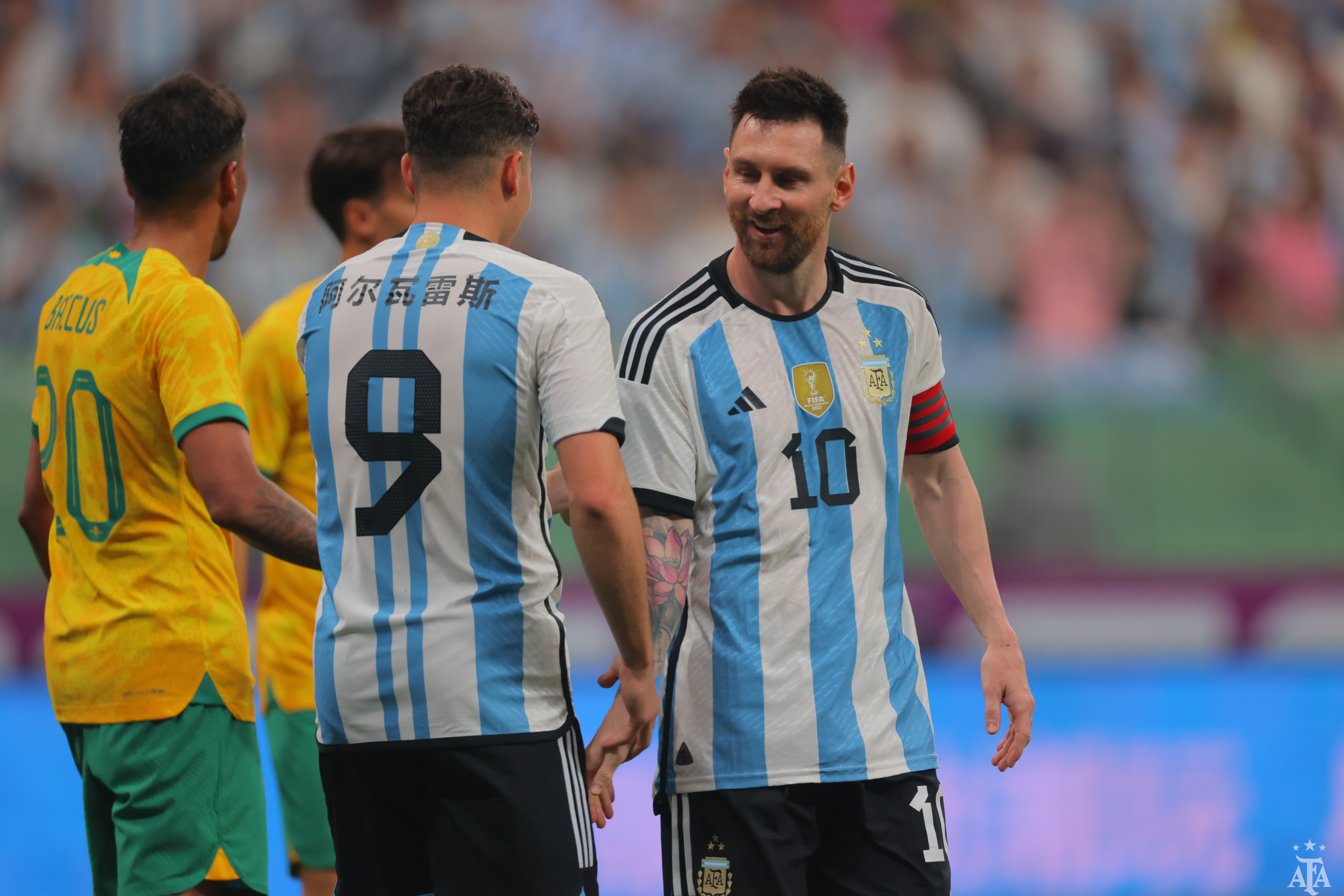 La Selección Argentina venció 2-0 a Australia con goles de Messi y Pezzella