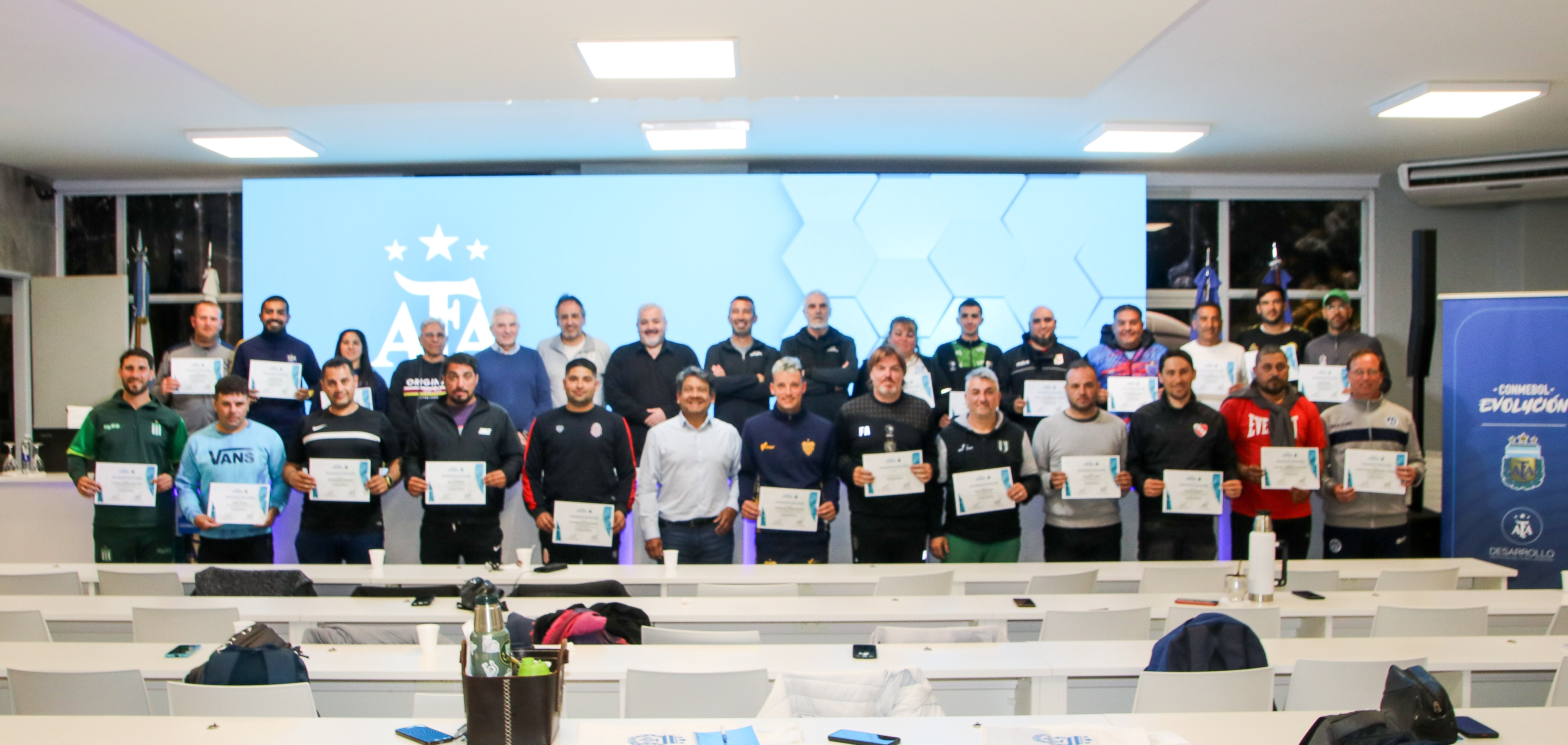 Finalizó el curso CONMEBOL de Fútbol Infantil