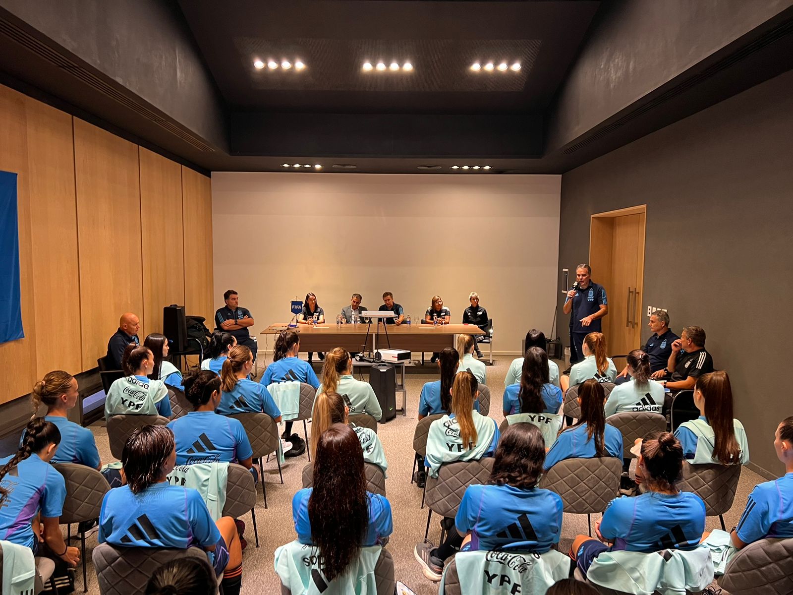 Curso FIFA para árbitras