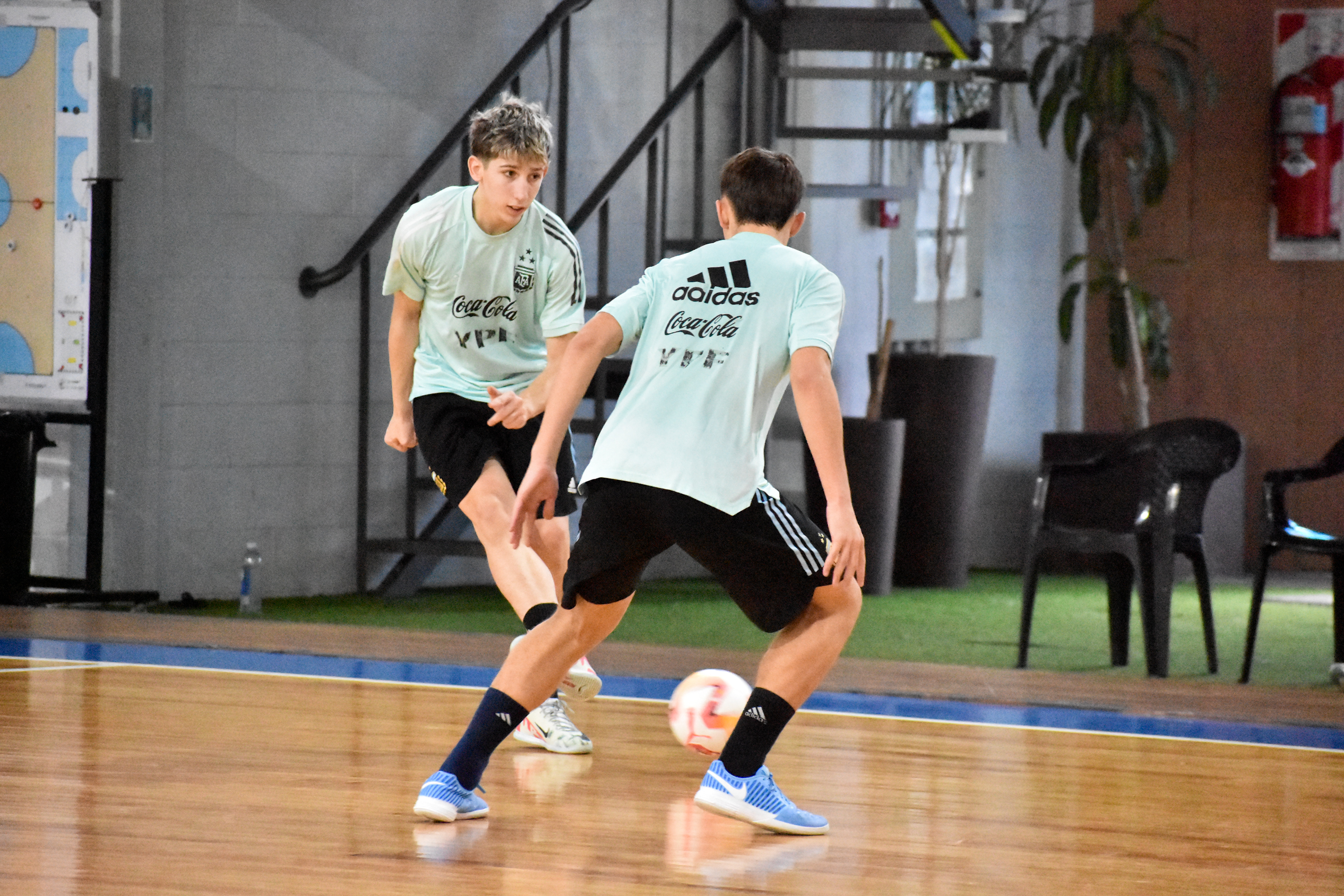 El equipo Sub 17 de futsal completó una nueva semana en Ezeiza