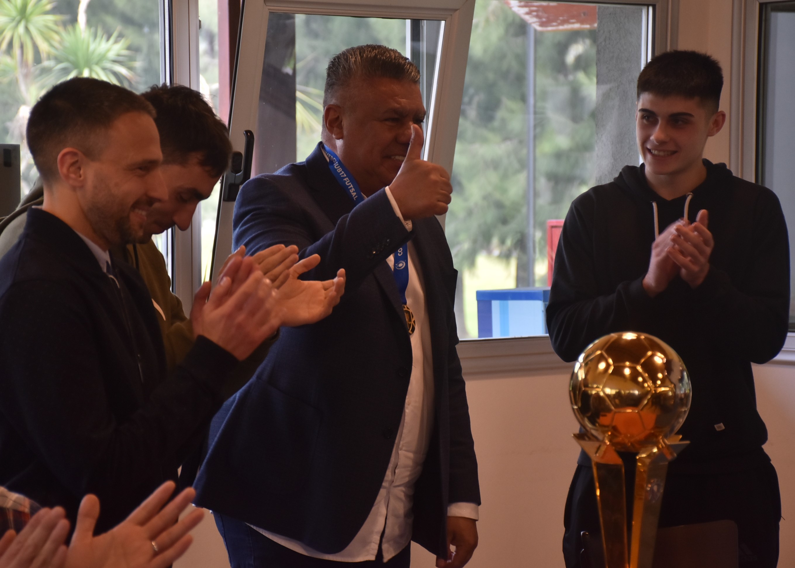 Claudio Tapia recibió al equipo de Futsal Sub17 campeón del Sudamericano