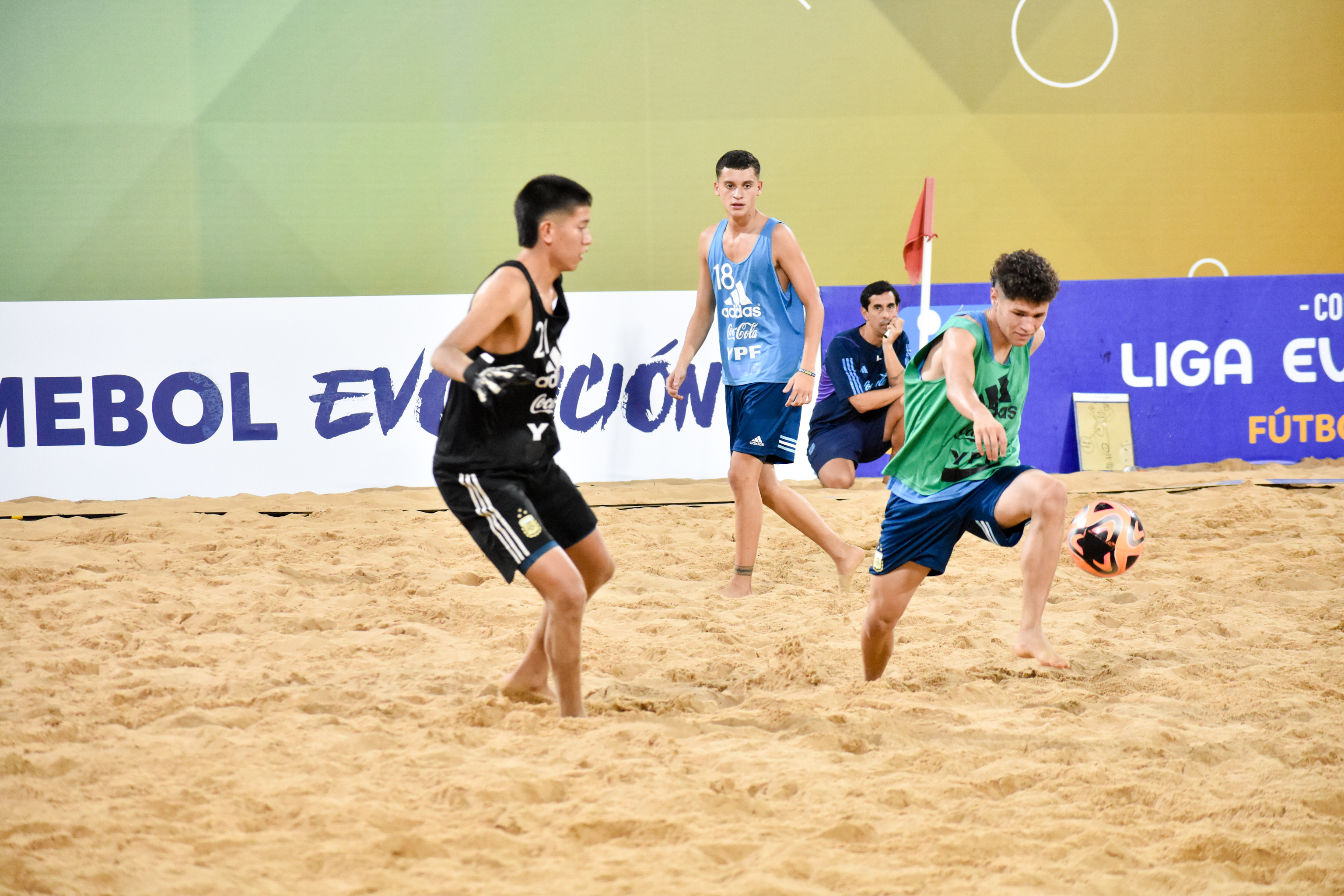 Entrenamiento en Paraguay para las Selecciones Mayor y Sub 20 de Fútbol Playa