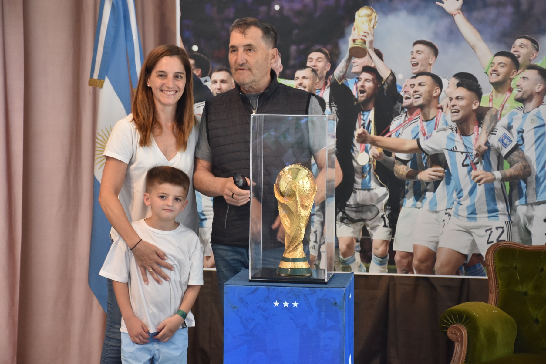Exhibición de la Copa del Mundo en el Club Atlético 9 de Julio, de Arequito