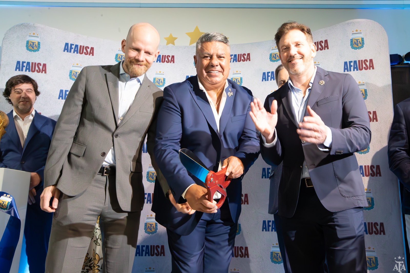 El presidente Claudio Tapia inauguró las oficinas de la AFA en Miami