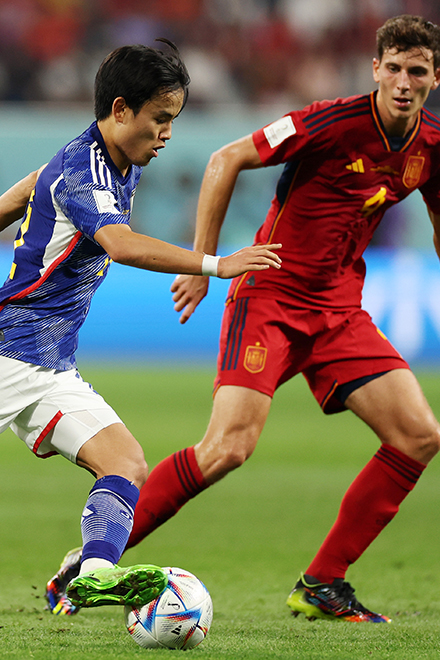 Japón superó 2-1 a España y ambas selecciones avanzaron a octavos de final 