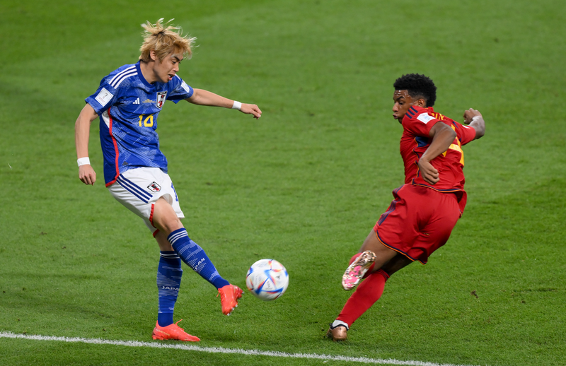 Japón superó 2-1 a España y ambas selecciones avanzaron a octavos de final 