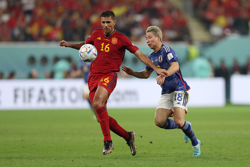 Japón superó 2-1 a España y ambas selecciones avanzaron a octavos de final 