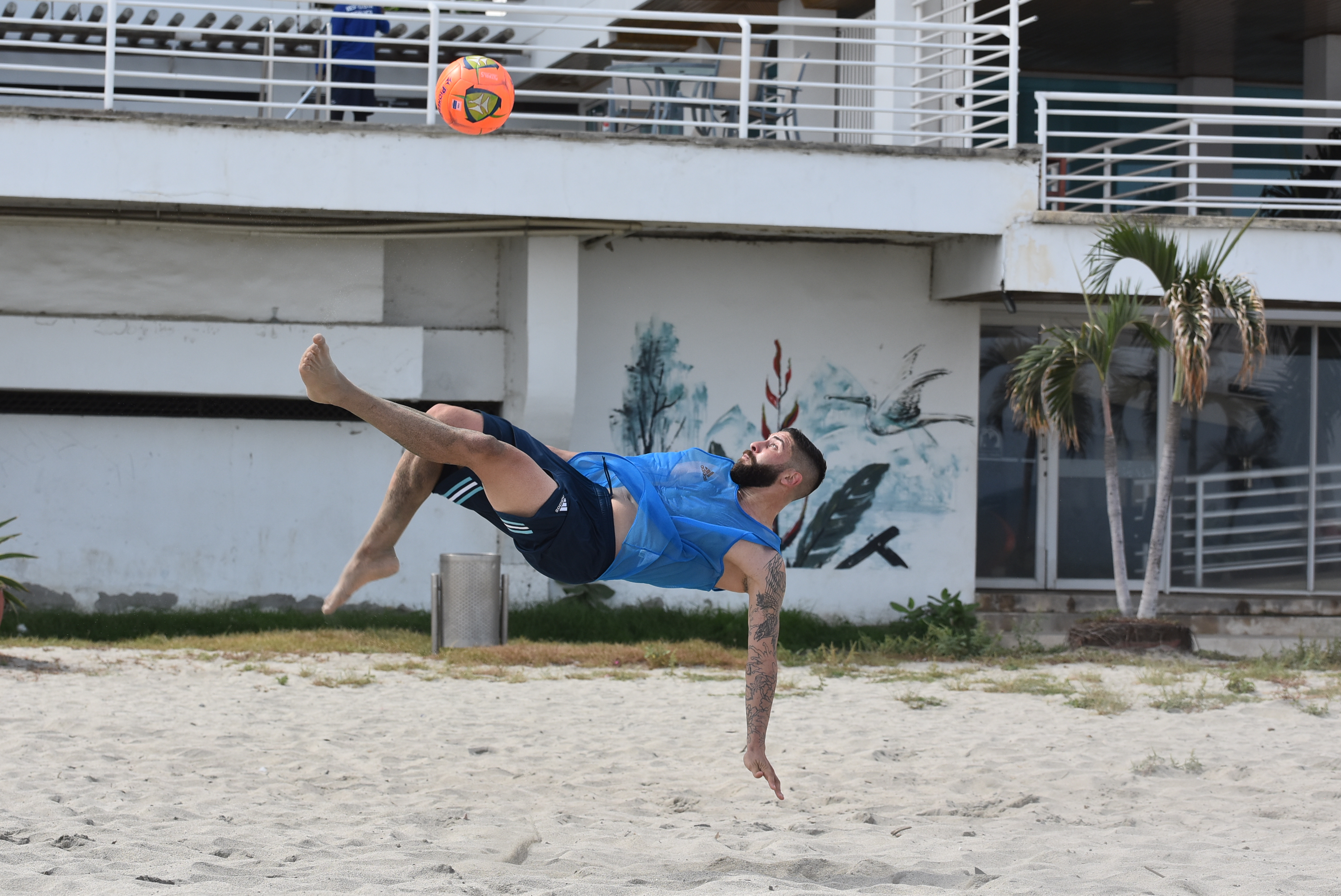 La Selección de fútbol playa volvió a trabajar en la arena de Santa Marta