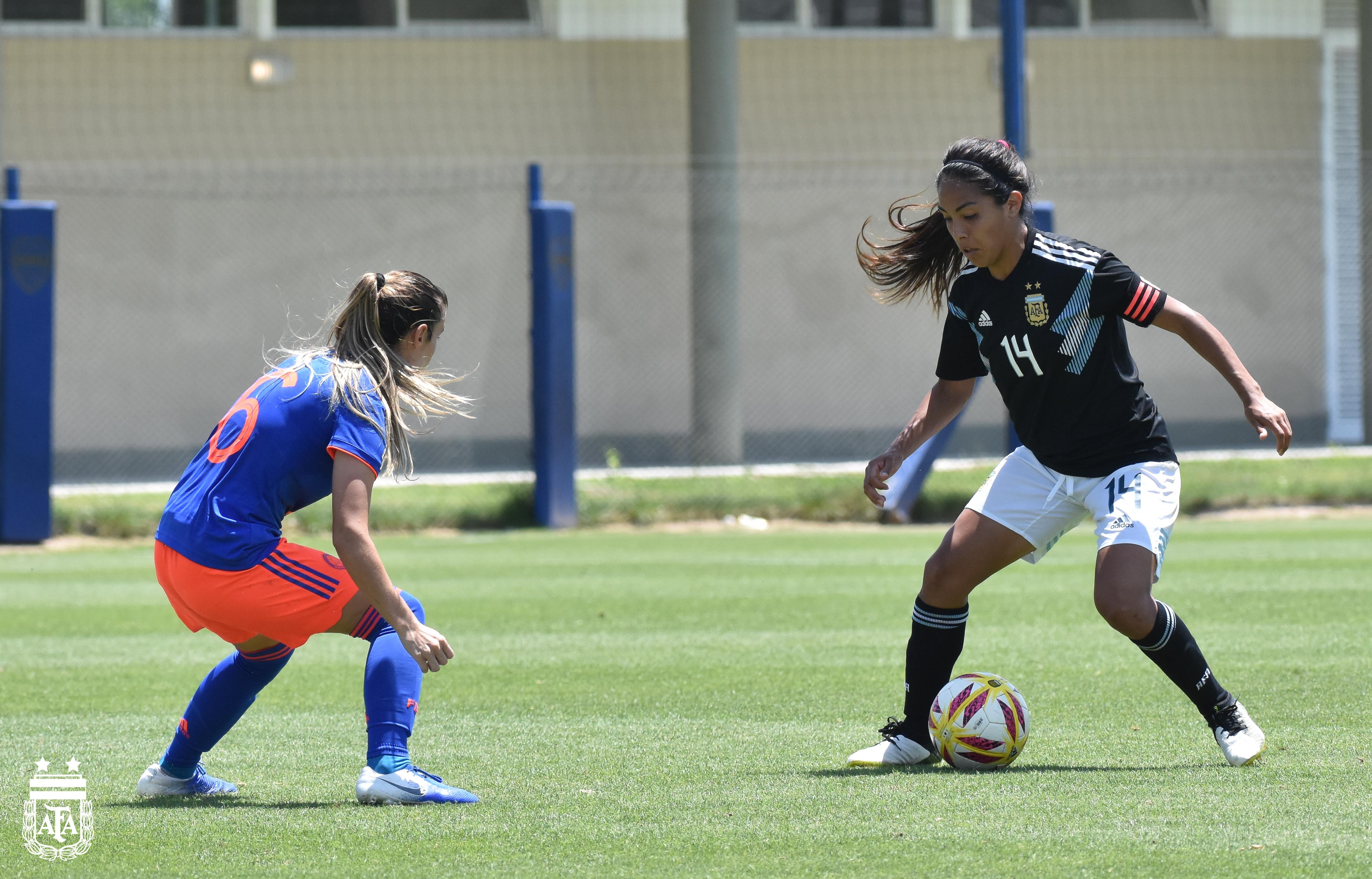 La Selección Femenina igualó 2-2 con Colombia