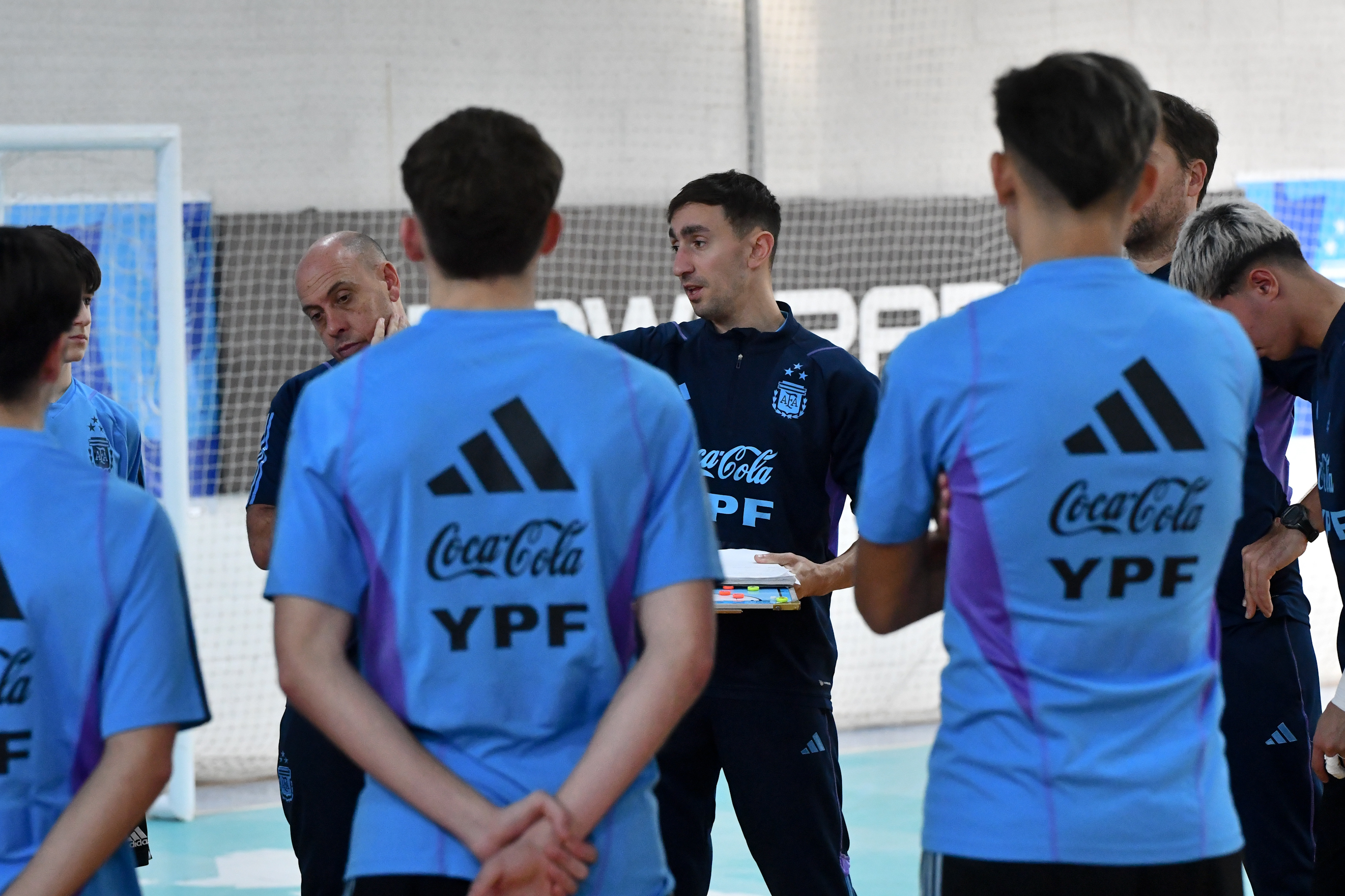 La Sub 17 de futsal cerró su semana con un amistoso ante Hebraica