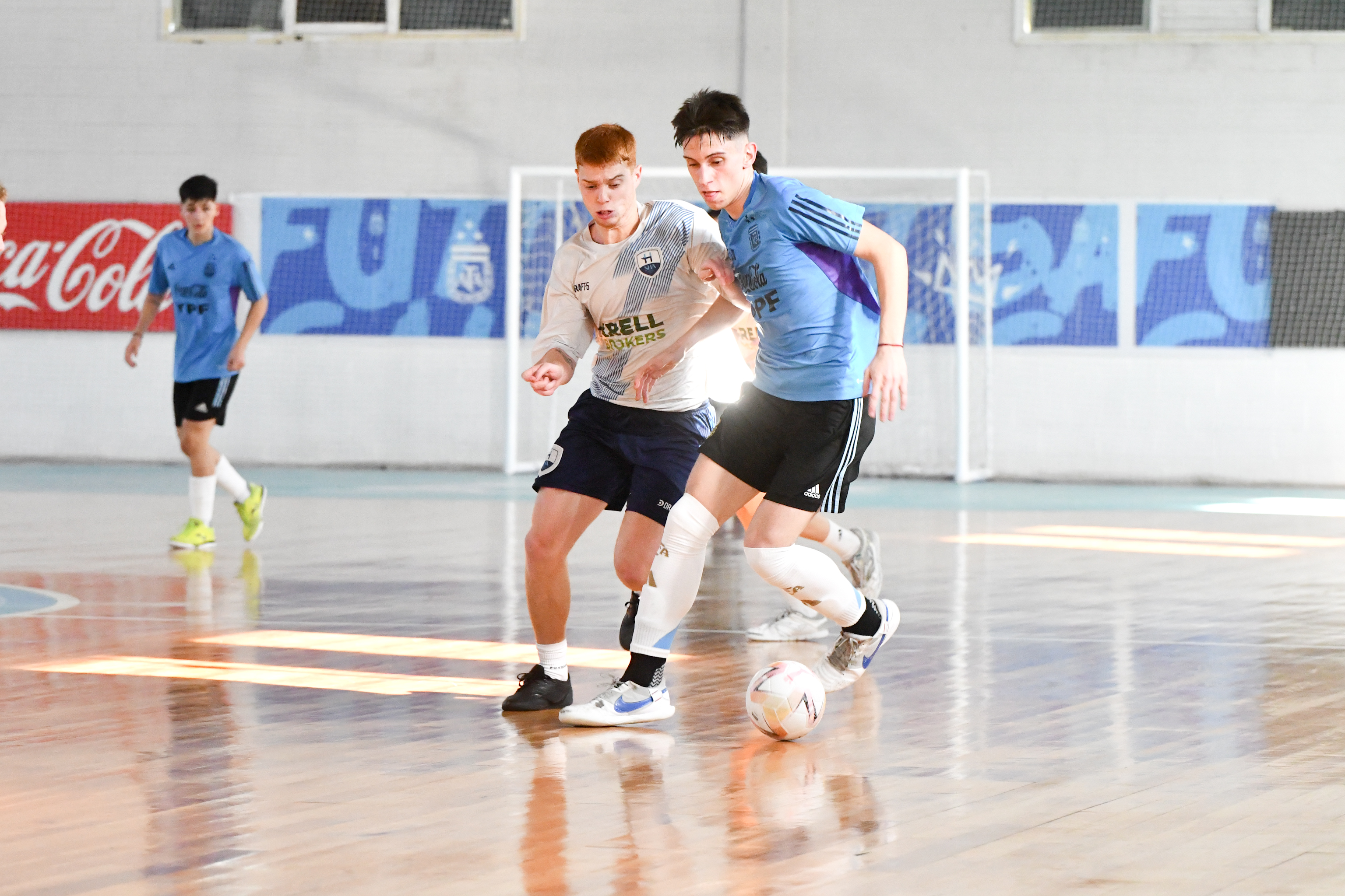 La Sub 17 de futsal cerró su semana con un amistoso ante Hebraica