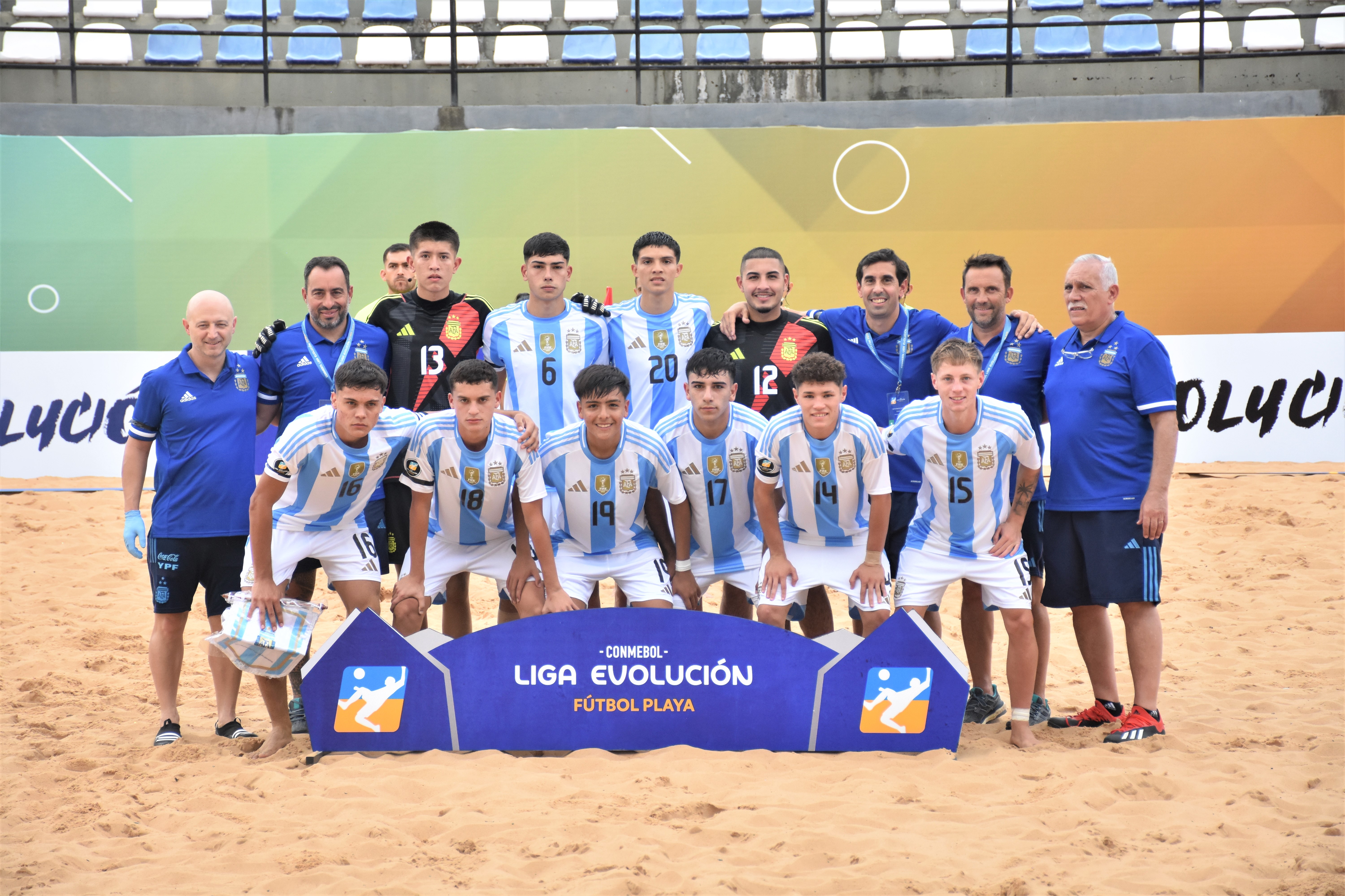 Liga Evolución de Fútbol Playa: ganó la Sub 20 y perdió la Mayor