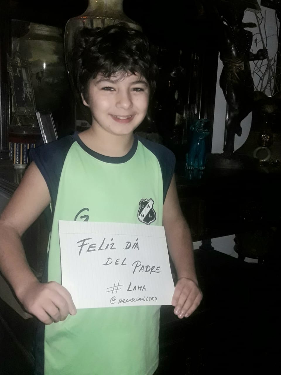 Los chicos saludaron a los padres en su día