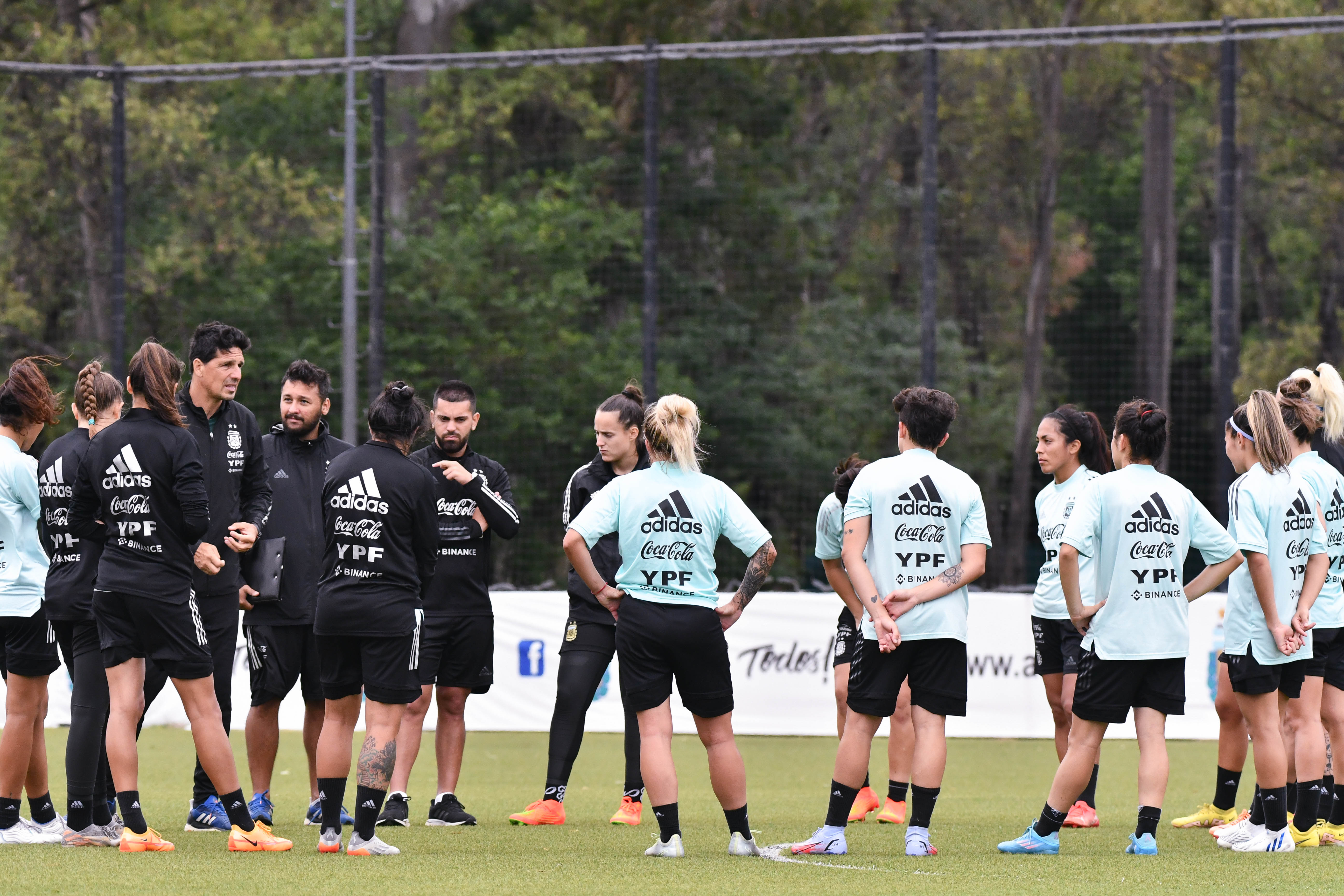 Amistoso informal para la preselección femenina local