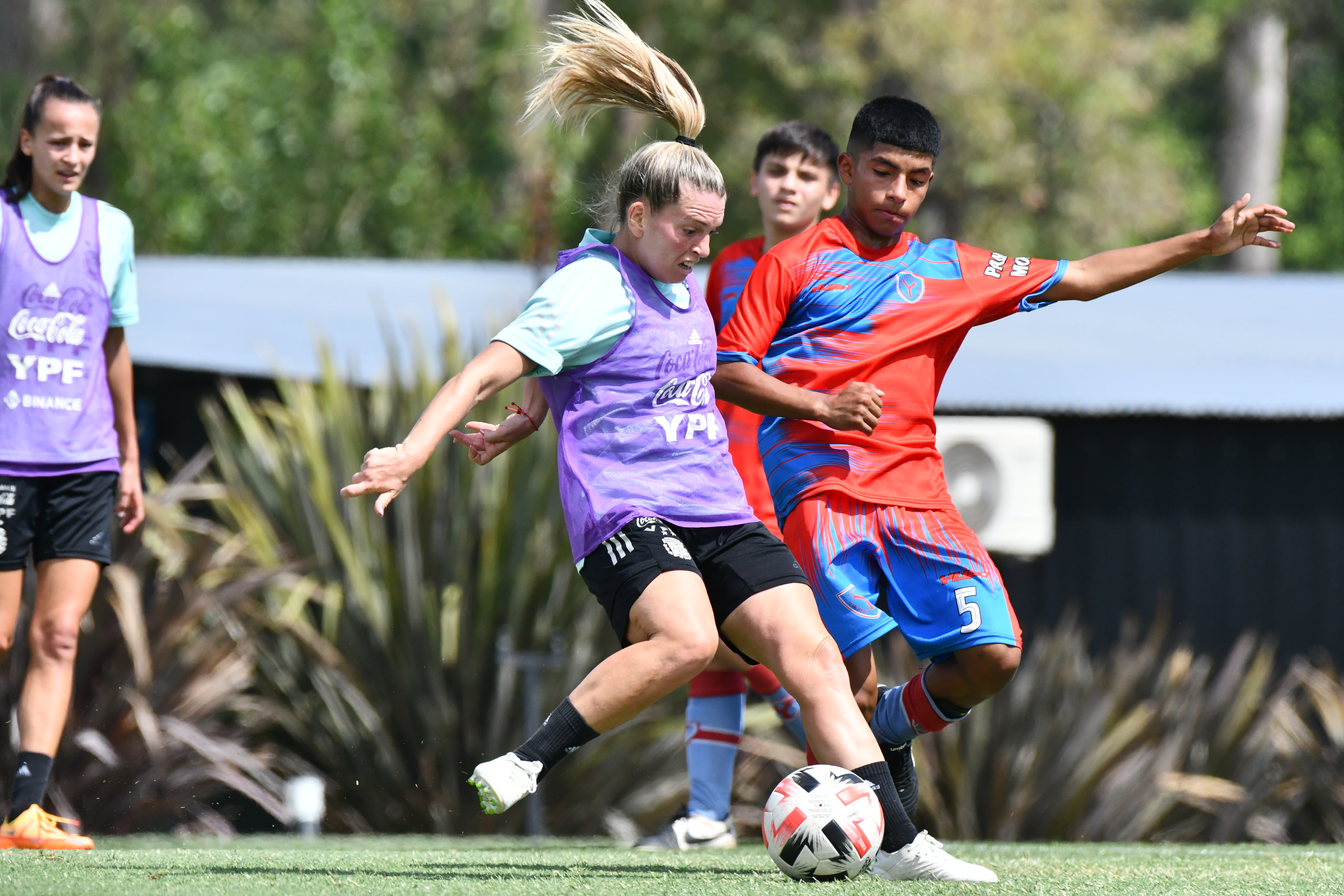 La preselección femenina local finalizó la semana con un amistoso informal