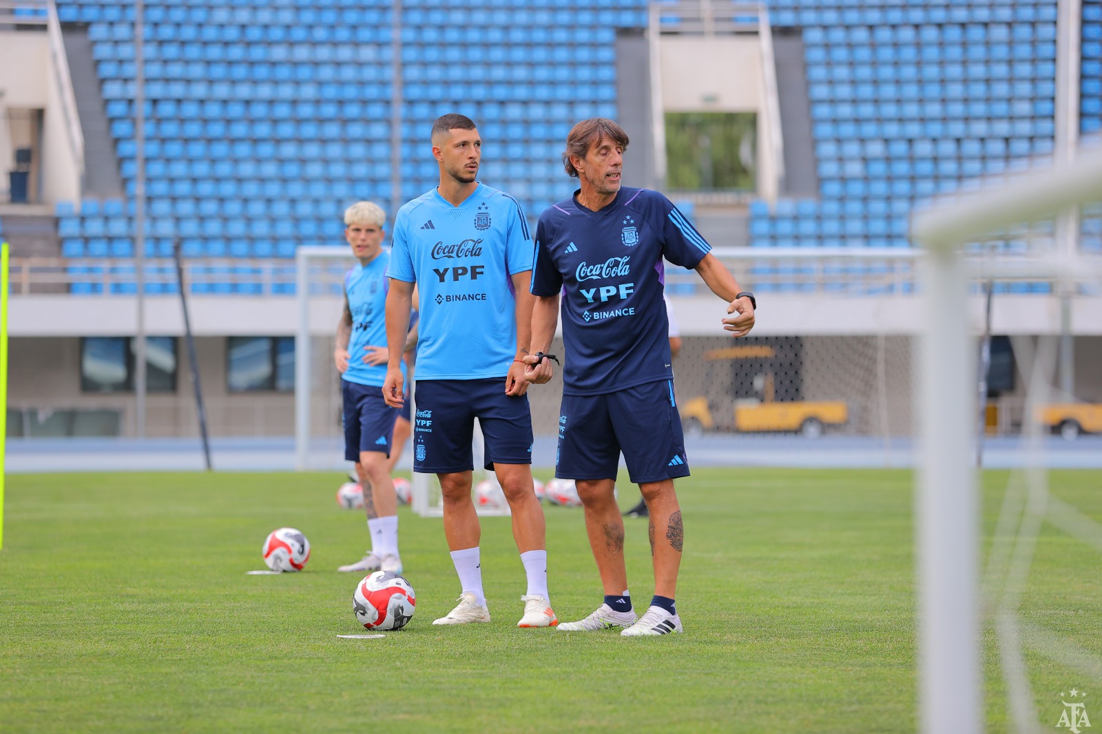 Práctica de fútbol y nuevos nombres en el entrenamiento de la Selección de Scaloni en Beijing 
