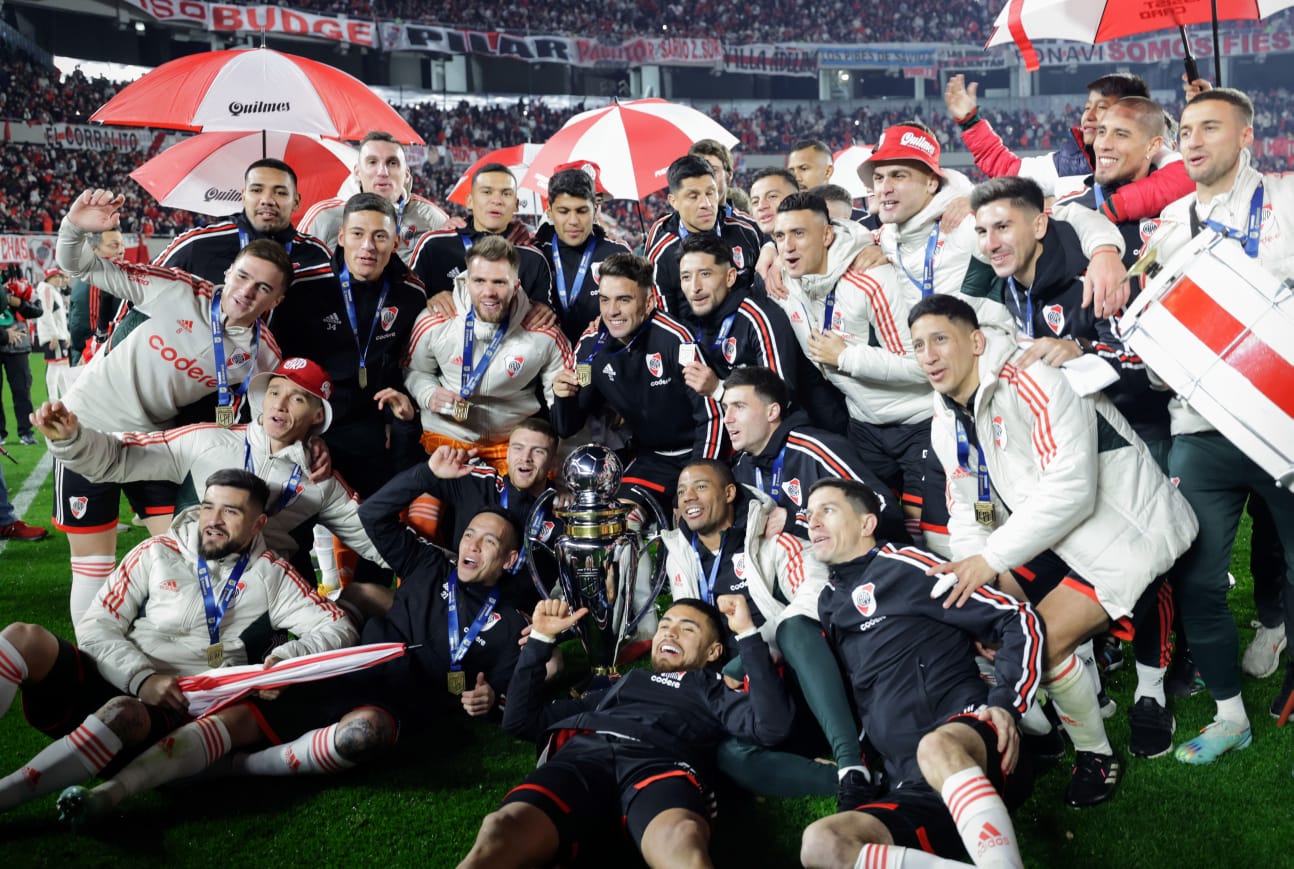 River recibió la copa de campeón